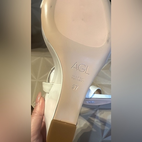 NWT AGL White Heels - Picture 6 of 7